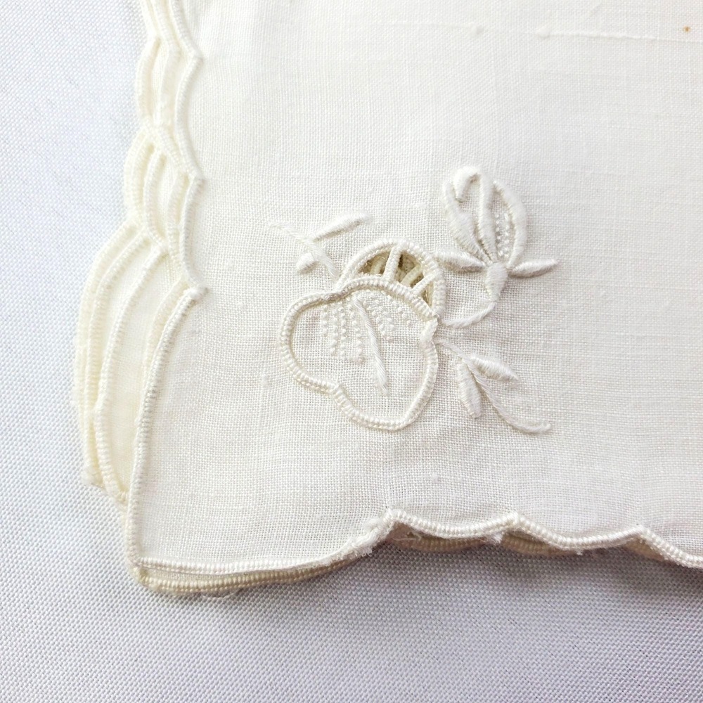 6 VTG Linen Embroidered Scalloped Edge Cocktail Napkins White Floral appliqué